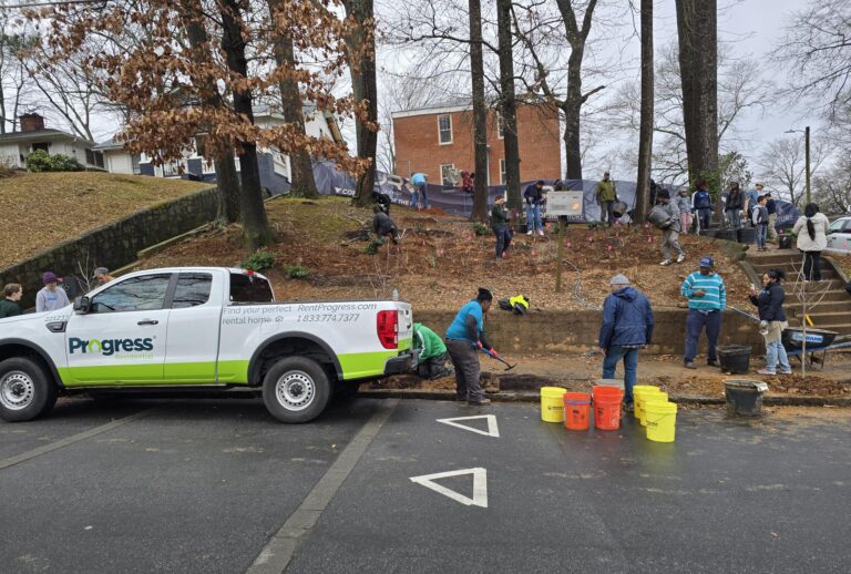 Progress Residential Volunteers with Westside Future Fund on Community Clean Up